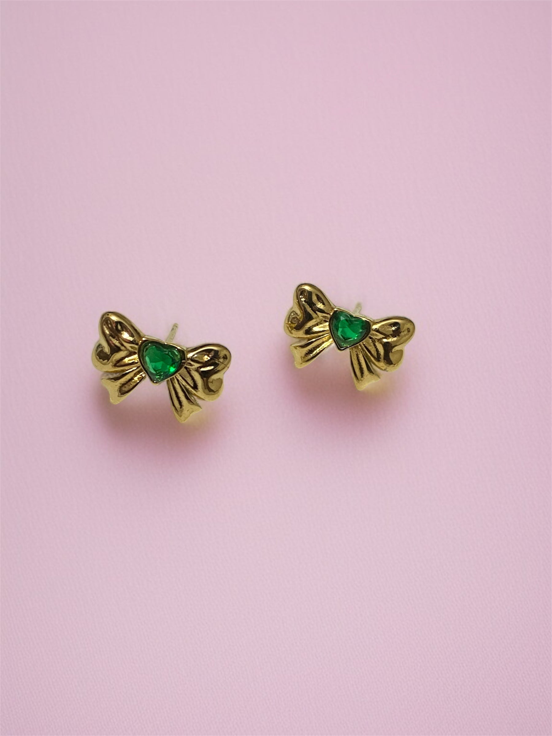 Elegant Anti-Tarnish Bow Earrings with Green Heart Design – Stylish & Lightweight Fashion Jewelry for Women & Girls