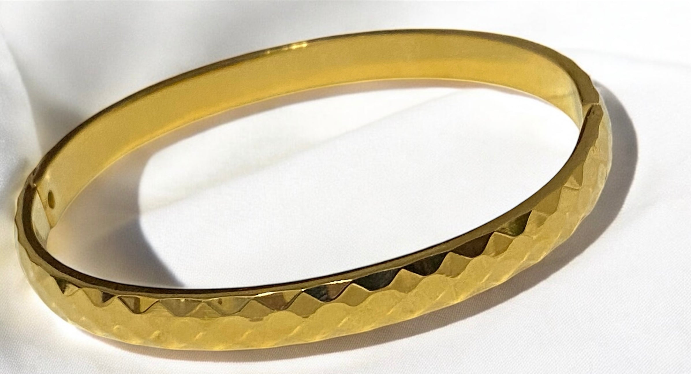 Elegant Gold-Look Anti-Tarnish Bracelet for Women | Long-Lasting Shine | Skin-Friendly | Daily & Party Wear